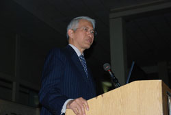 Ambassador Sichan Siv, keynote speaker at the Vietnam Center's 2009 Conference, 14 April 2009